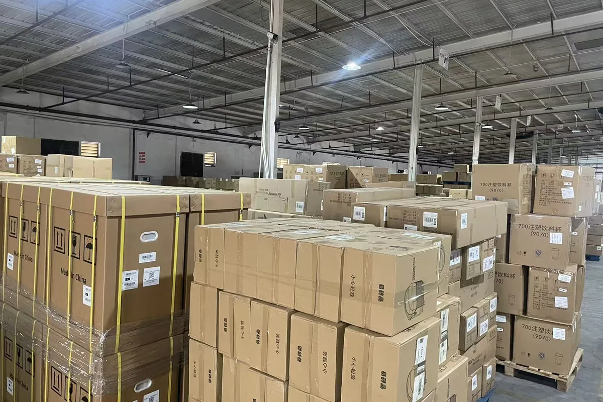 Palletized export cartons for Amazon FBA labeling